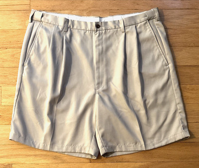 HAGGAR KHAKI PLEATED GOLF SHORTS - MEN'S SIZE 42 X 8