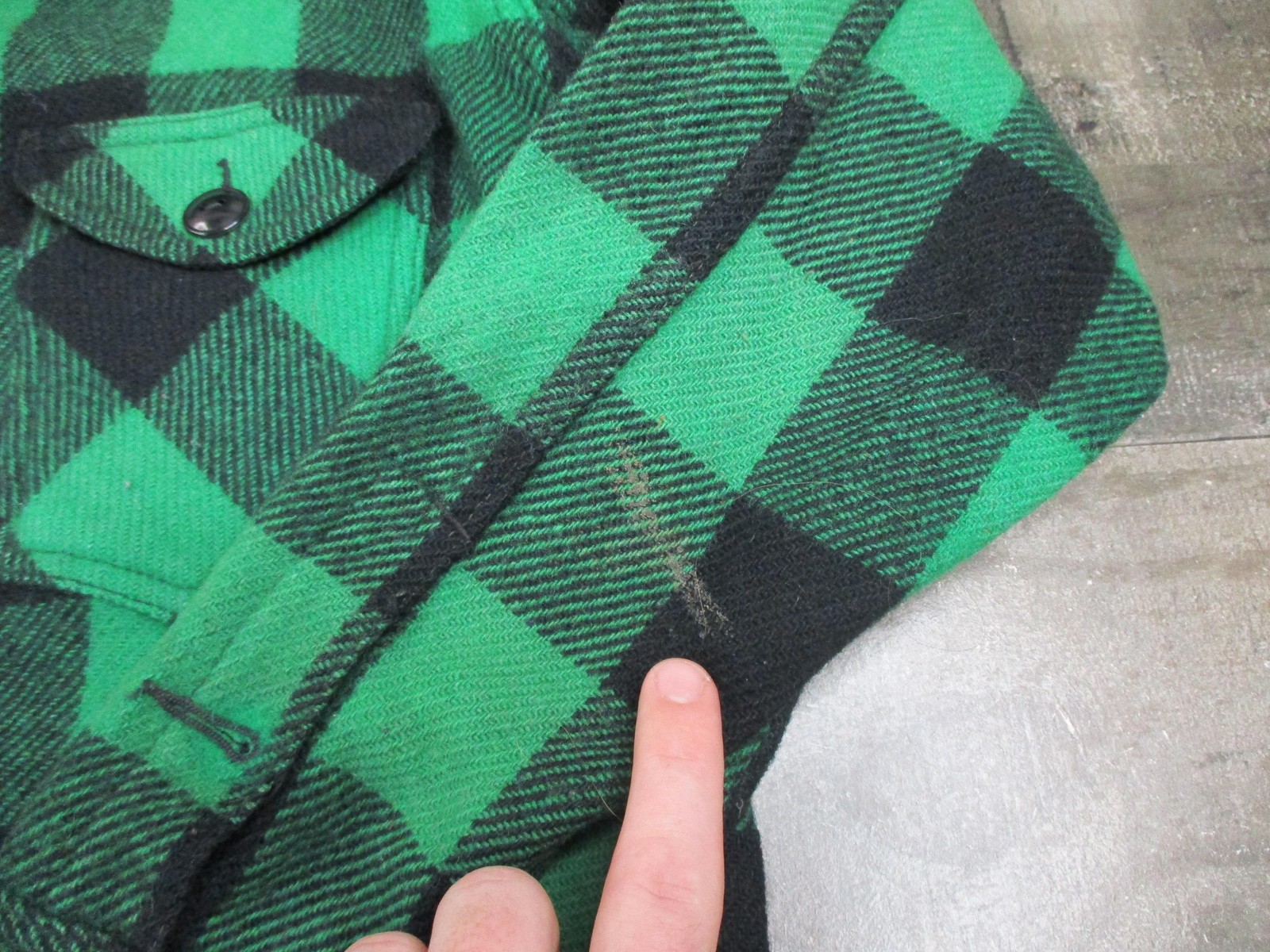 Vintage Johnson Woollen Mills Flannel Shirt Mens Large Green Buffalo Plaid 80s