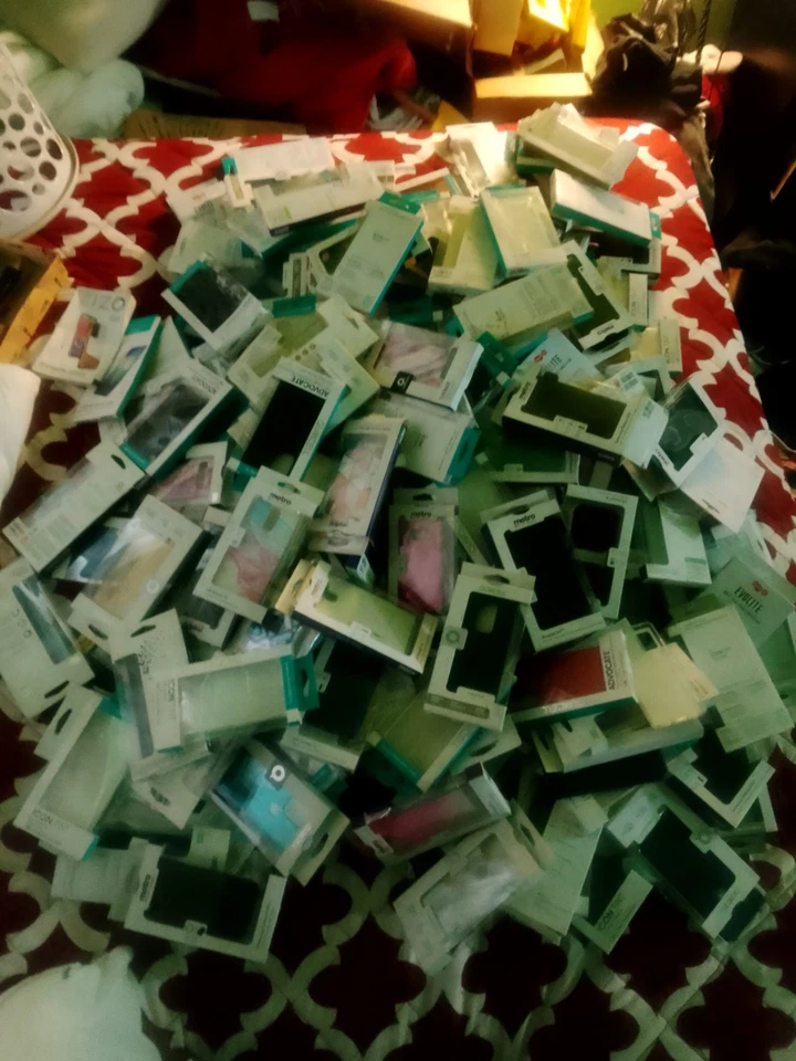 NEW (Qty.160) Lot Cell Phone Cases Quikcell, Otterboxes, Moto,Metro by T-Mobile - Image 2 of 4