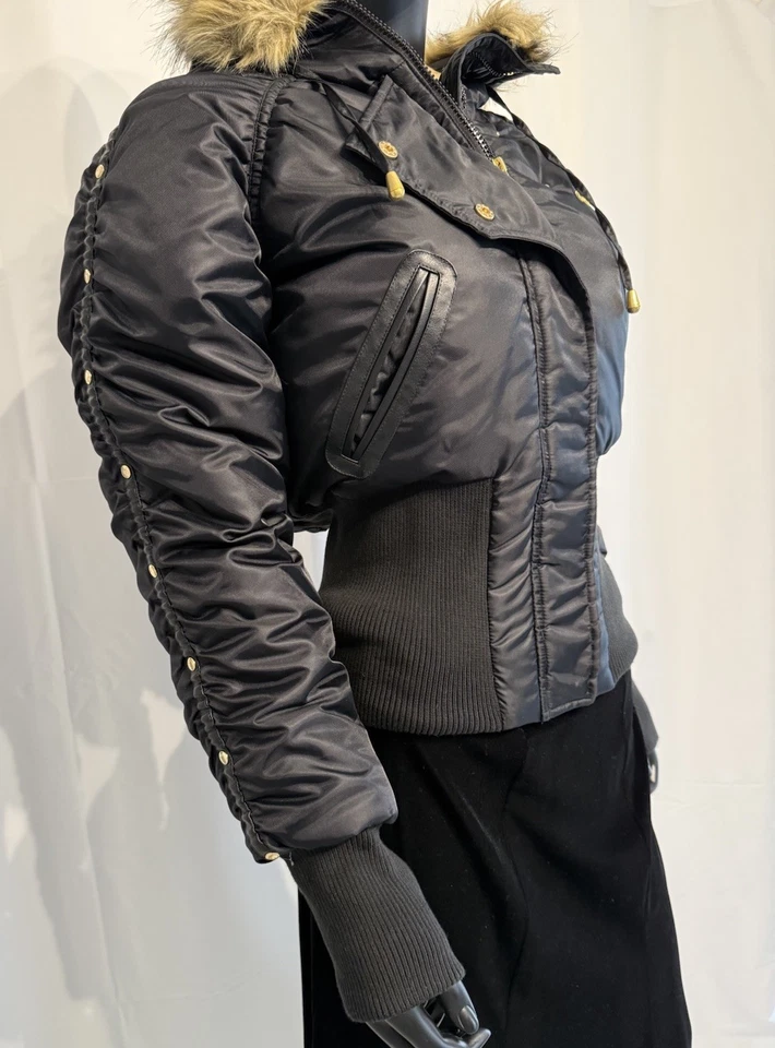 Chaqueta de bombardero negra vintage Apple Bottoms capucha de piel sintética detalles dorados talla S nueva con etiquetas Foto 2 de 4