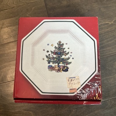 4 Nikko HAPPY HOLIDAYS 7-3/4'' Salad, Dessert Plates Christmas Tree Japan NIB