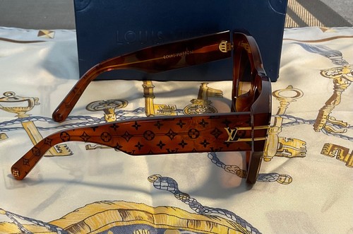 Louis Vuitton Blade Square Sunglasses Z1615E Excellent Condition Worn Twice - Picture 3 of 7