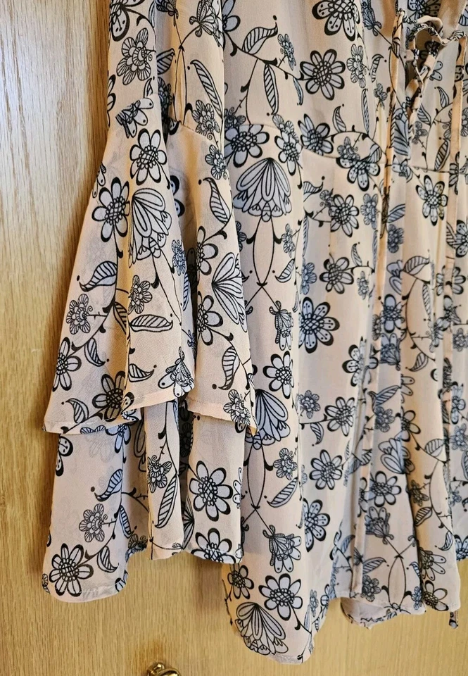 全新带标签 For Love & Lemons Pia Romper 淡桃色花卉印花波西米亚海滩 S 码 — 第 4/4 张图片