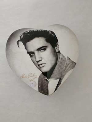 Elvis Presley Heart Shaped Trinket Box Plays Heartbreak Hotel Ceramic 1997