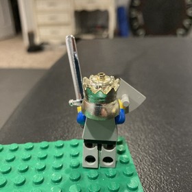 Lego Castle Knights Kingdom I  King Leo Minifigure 6026 6098 6091 6095 Chrome
