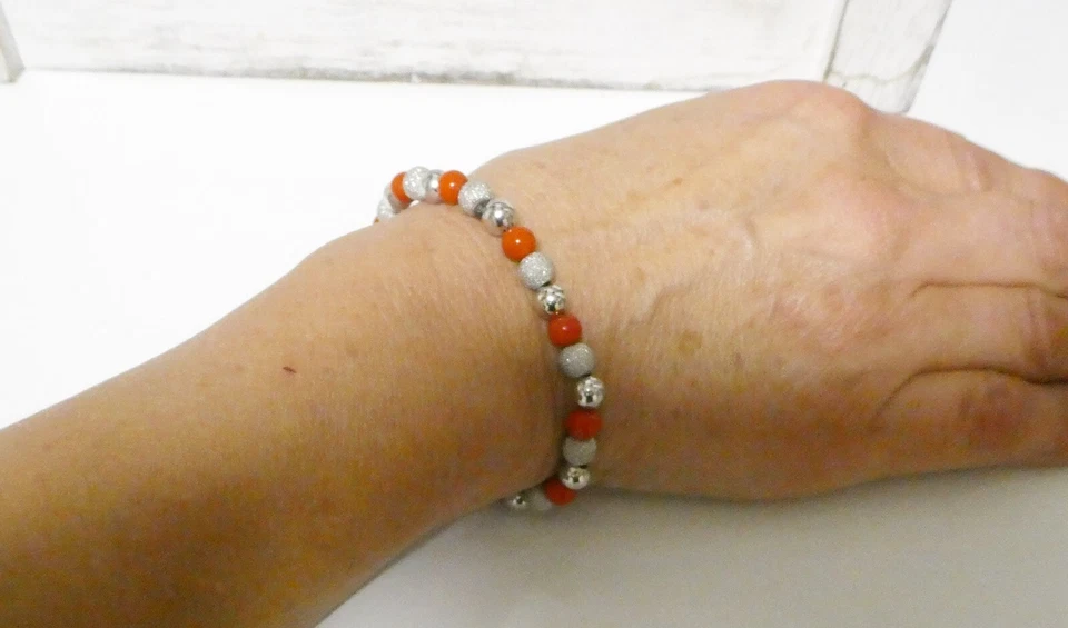 BRACCIALE ELASTICO IN ARGENTO 925 STERLING E CORALLO SFERE LUCIDE E DIAMANTATE - Immagine 2 di 2