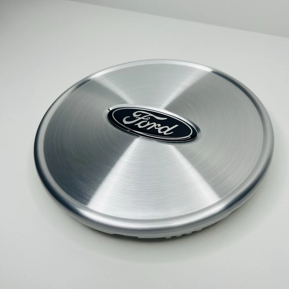 Tapacubos central mecanizado cromado Ford Crown Victoria 2003-2005 usado Foto 3 de 4