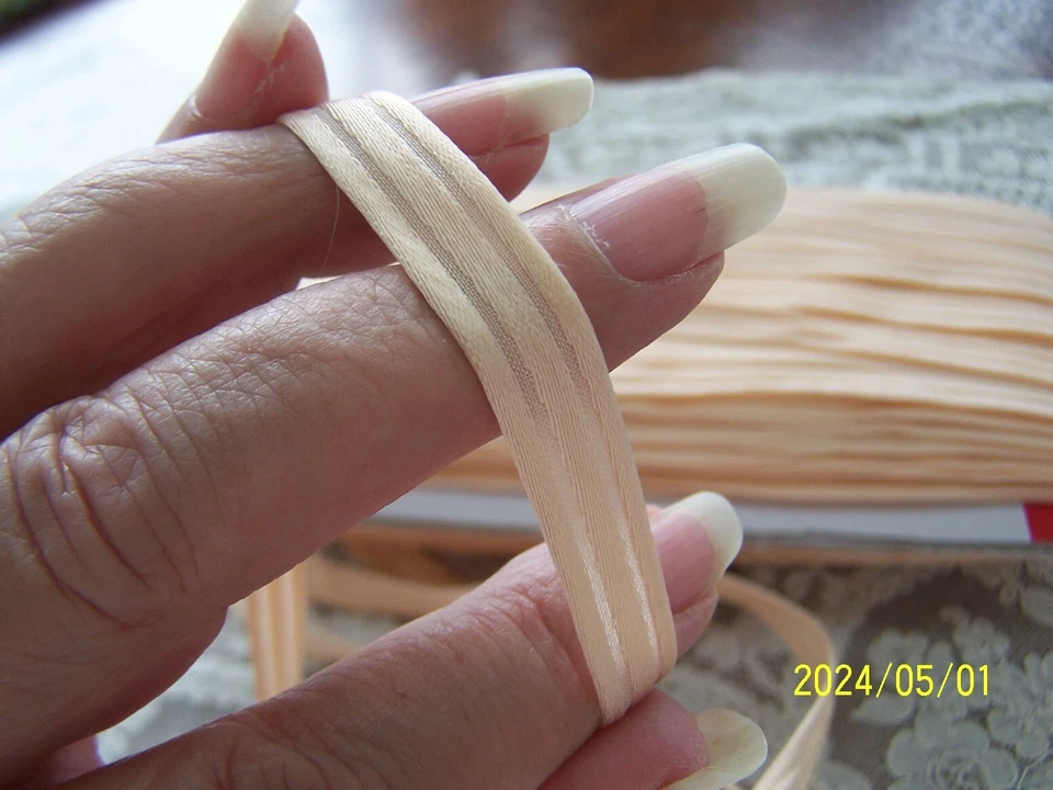 Ancien ruban en soie rose saumon. Superbe. Art Déco. Vendu au mètre. N°154 - Photo 3/4