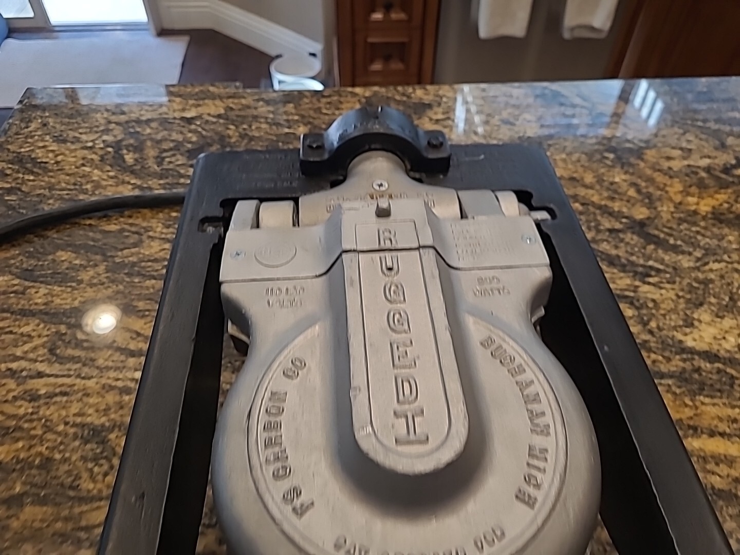 CARBON'S GOLDEN MALT WAFFLE MAKER, RUGGED FS CARBON USA, FAST COMMERCIAL, 110v