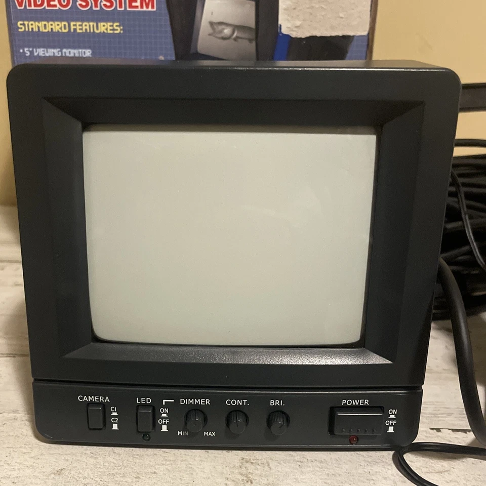 FISH CAM Buscador de Peces TV Cámara Subacuática Monitor de Peces Cargadores Cables Bolsa de Transporte Foto 3 de 4