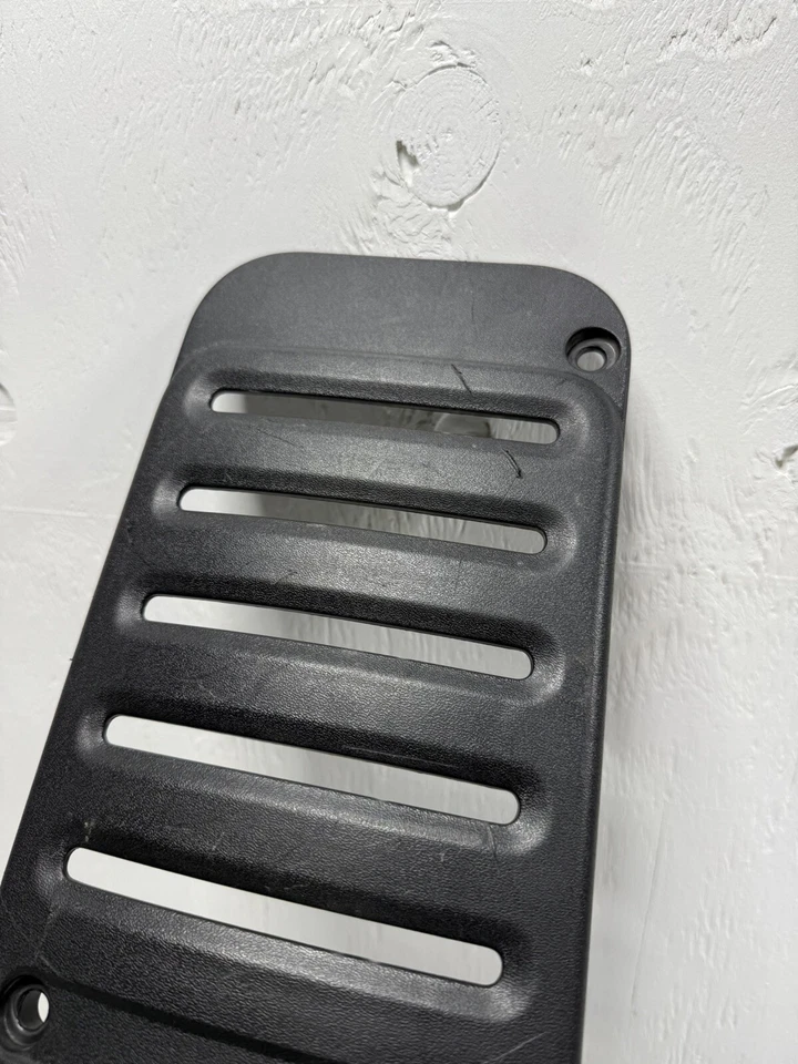 RAM PROMASTER 3500 2014-2022 PILAR TRASERO IZQUIERDO MOLDURA OEM 1308469070 Foto 4 de 4