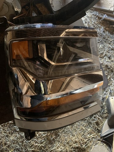 2016 2017 2018 2019 Chevy Silverado 1500 right HID headlight Used Oem