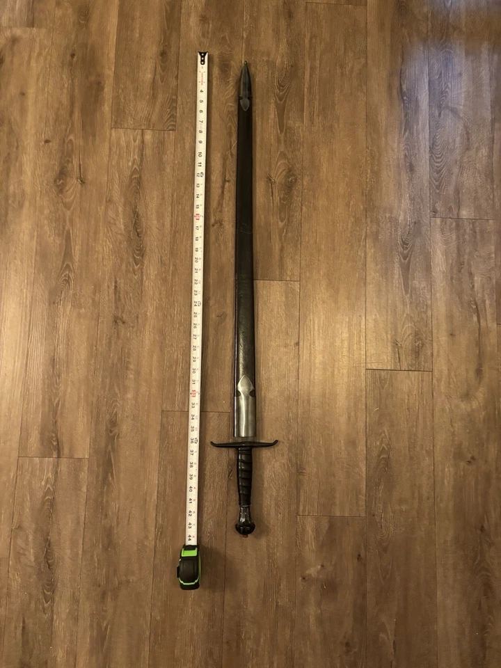 Espada de una mano ennegrecida con funda caballero medieval Foto 2 de 3