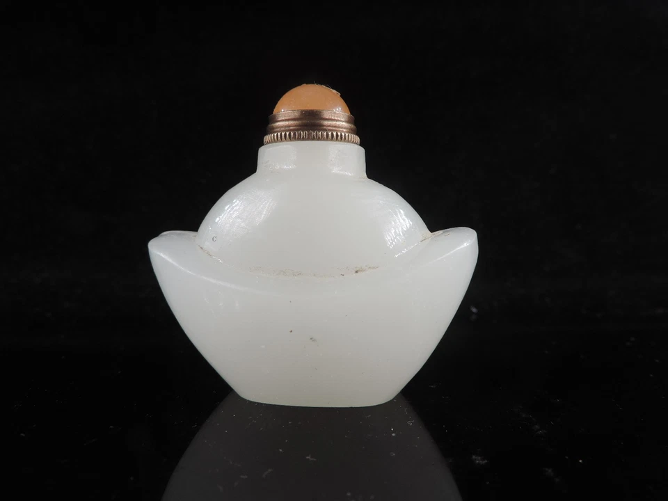 Botella de tabaco de vidrio de Pekín blanca tallada a mano exquisitamente China Foto 2 de 4