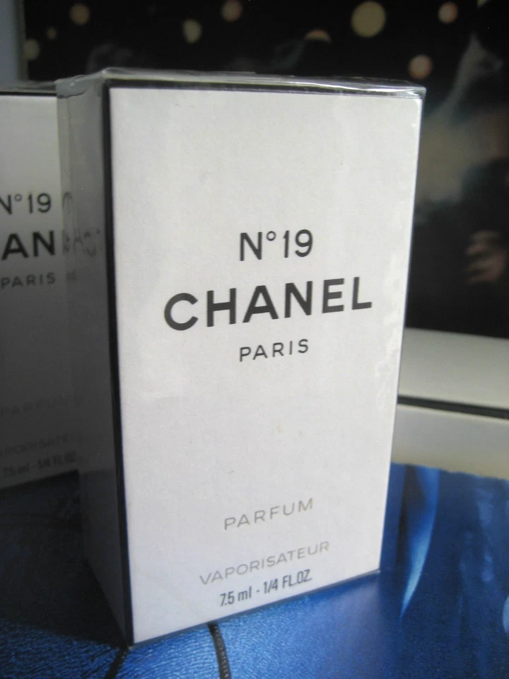🎁De colección de los años 70 **PERFUME 0,25 oz 7,5 ml Chanel Nº 19 spray extracto perfume puro Foto 2 de 4
