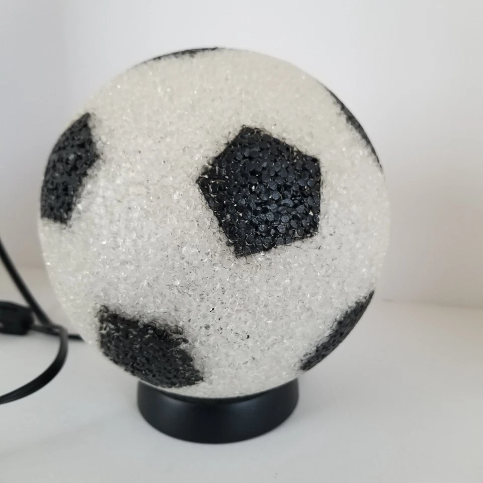 Lâmpada noturna bola de futebol infantil plástico resina interruptor liga/desliga esportes - Imagem 2 de 4