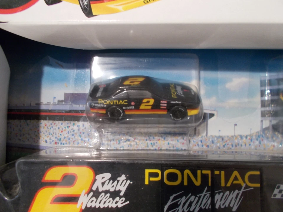 1992 Road Champs #2 "Rusty Wallace" Nascar 3 pc. Transporter Set #3074 1:64 - Image 2 of 4