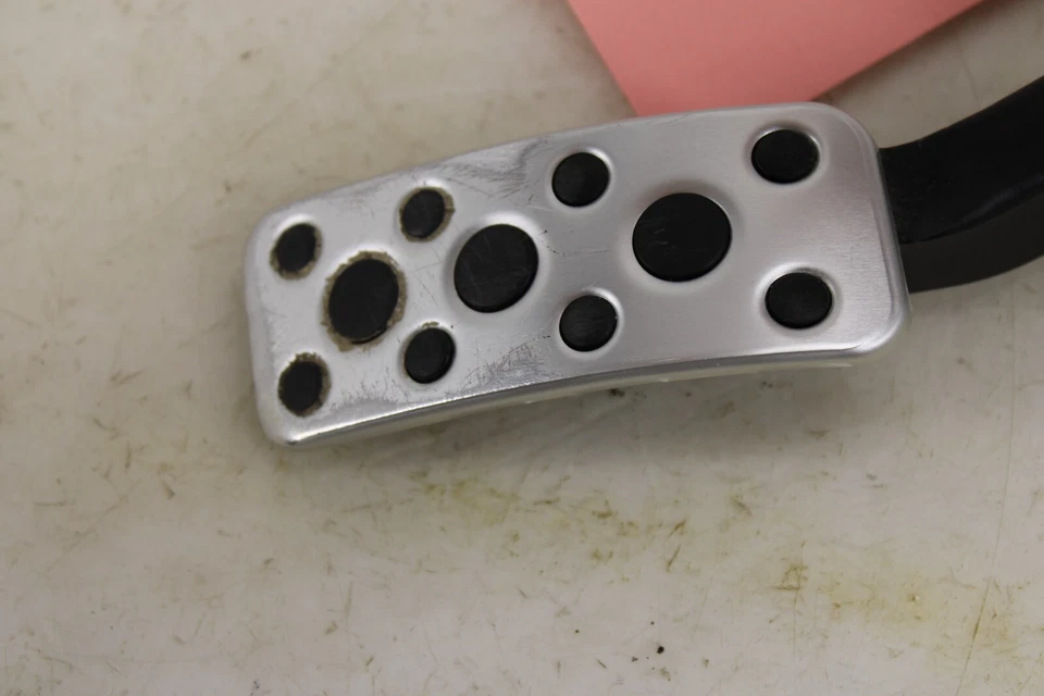 Pedal acelerador Subaru WRX STI 2015-2021 OEM LC74 Foto 4 de 4