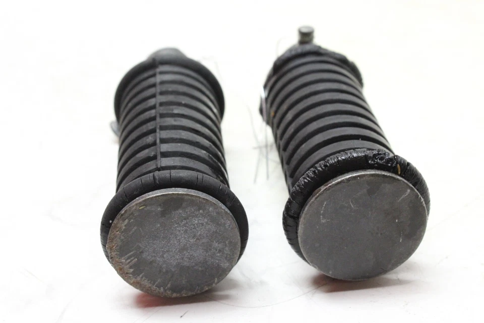 Kawasaki Eliminator 125 BN125A 2002 OEM parte trasera del pasajero reposapiés par Foto 3 de 4