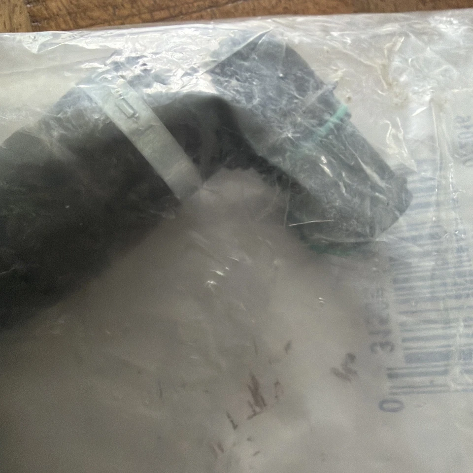 NEW Motorcraft PCV Valve Hose Kit EK-114 Ford E-350 E-450 6.0L Diesel 2004-2010 - Image 3 of 4