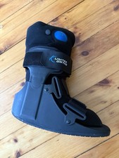 United Ortho USA14111 Short Air Cam Walker Fracture Boot, Medium, Black