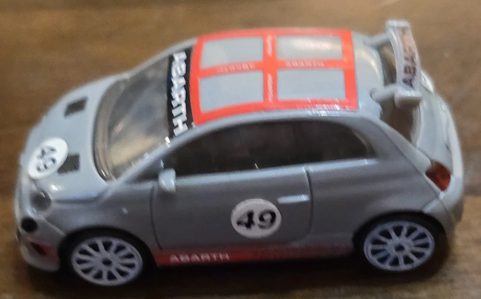 2" Spark Fiat Abarth 500 Assetto Corse 1:87 Scale Balocco Presenta Gry Loose Car - Image 3 of 4