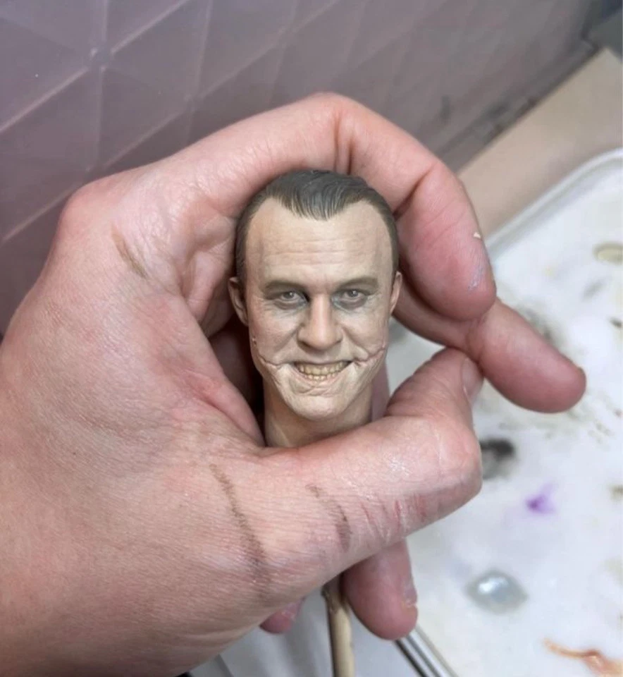 Joker Police 1/6 Figure No Hot Toys - Imagen 3 de 4