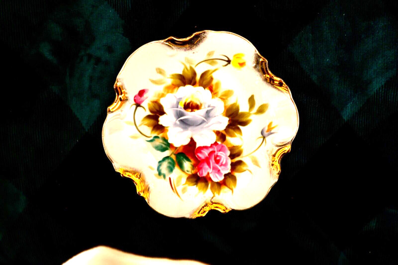 Porcelien 7-3/4" Hand Painted by SHAFFORD #721 "Kasimir Rose"Gold trim Scalloped