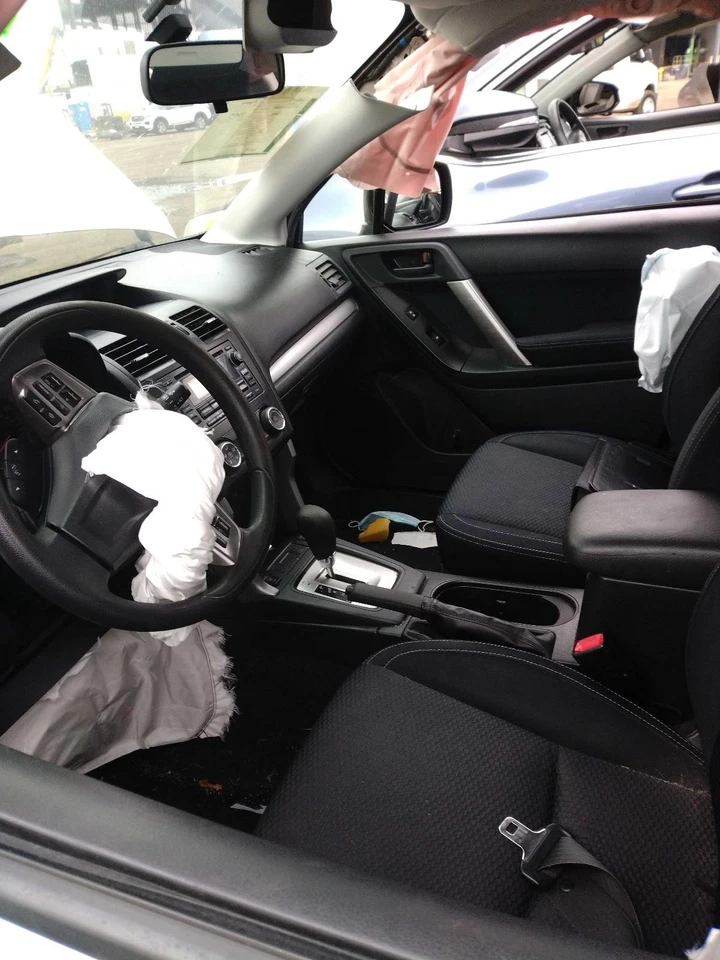 Used Right Tail Light Assembly fits: 2015 Subaru Forester Right Grade A Foto 2 de 4