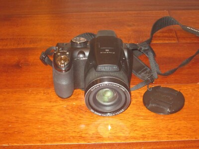FUJIFILM FINEPIX S 14 MEGA PIXELS