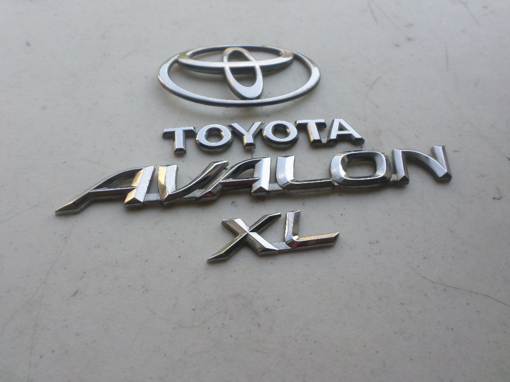 01 toyota avalon XL Logo 75447-AC020 Emblem 75442-AC010 Nameplate