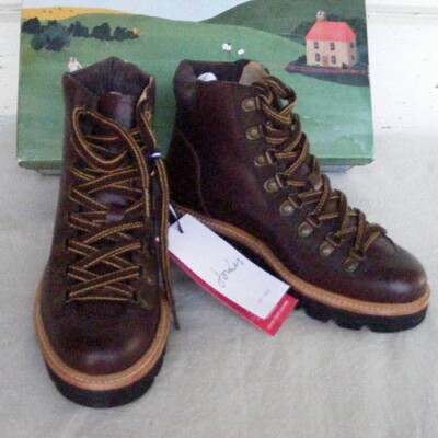 JOULES MONTROSE HIKING-INSPIRED LEATHER BOOTS IN CHESTNUT COLOR