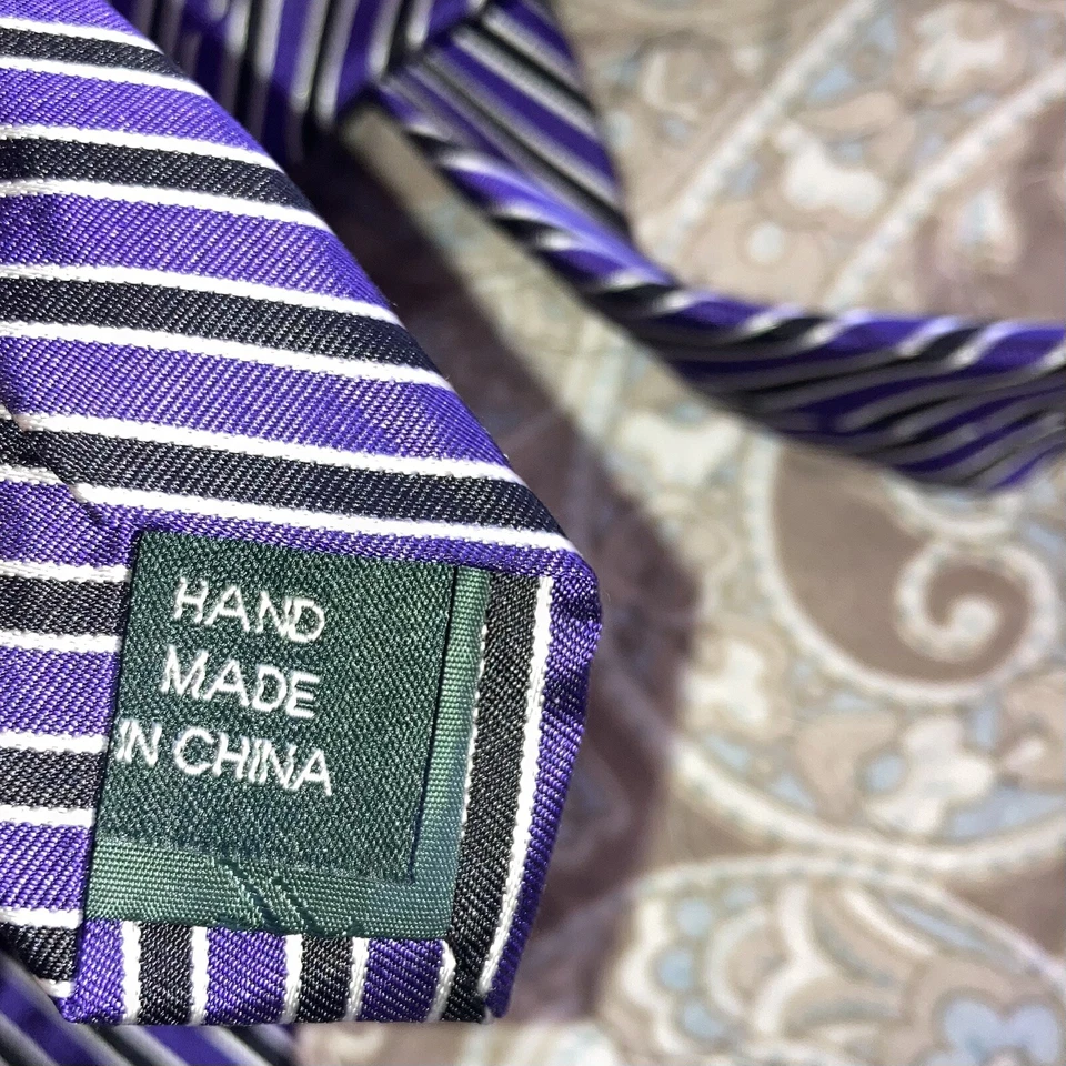 Corbata Lauren Ralph Lauren púrpura blanco y negro a rayas de seda hecha a mano Foto 3 de 4