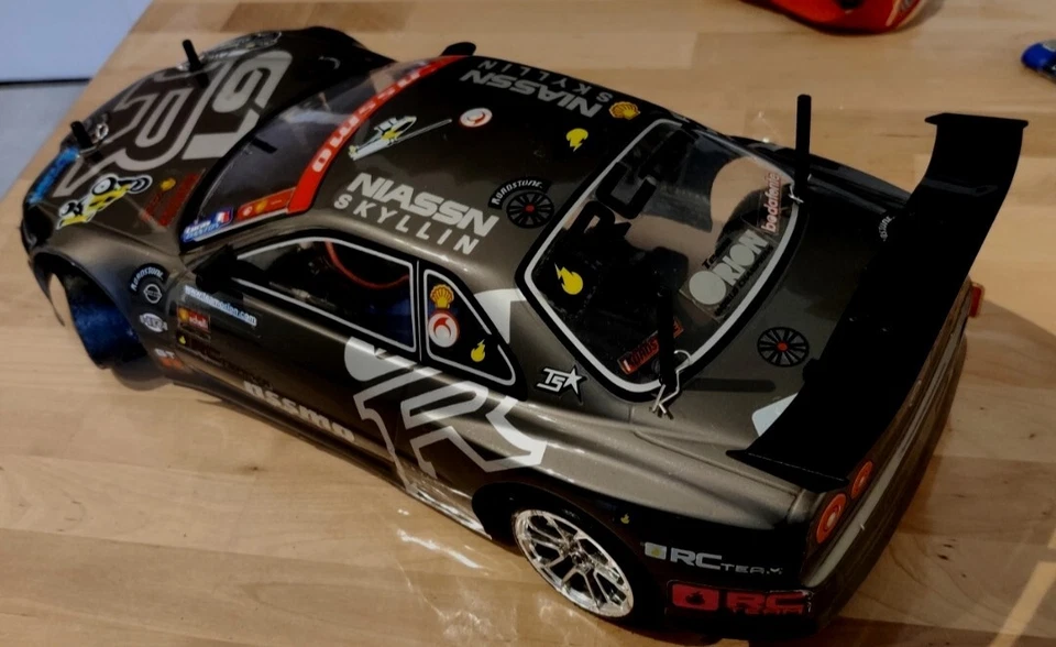 Drift Car RC "Snow Panther Hobby" 1/10 Mission-D 4WD Pronta Per Correre RTR - Immagine 2 di 4
