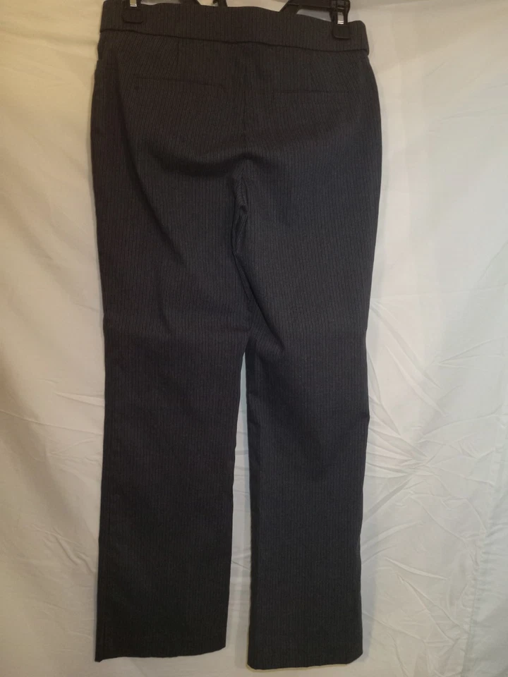 Apt. Pantalones de vestir para mujer 9 talla Cintura elástica 2P gris oscuro con líneas negras Foto 4 de 4