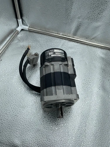 Omron Servo Motor R88M-H30030 / 300W, 3000rpm / Good Condition