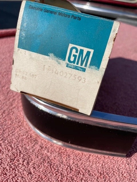 Chevrolet Truck Blazer 1981-1988 NOS LH moldura de esquina trasera inferior #14027593 Foto 2 de 4