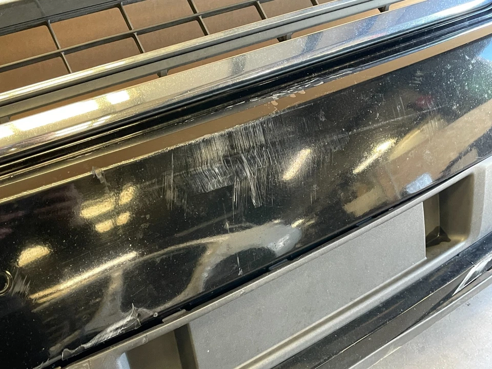 Cubierta completa del parachoques delantero GMC Yukon 2015-2020 con rejilla y sensores PDC 1415 OEM Foto 3 de 4