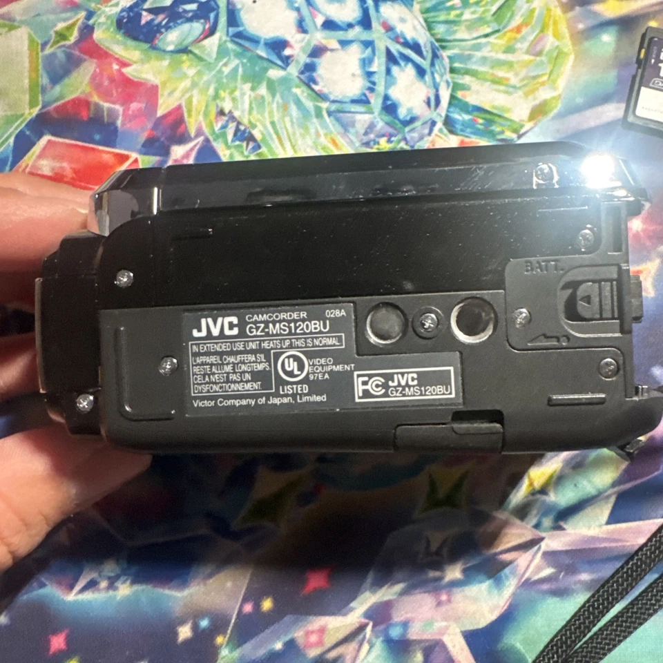 Videocámara JVC Everio GZ-MS120BU con batería y cargador - Usada Foto 4 de 4