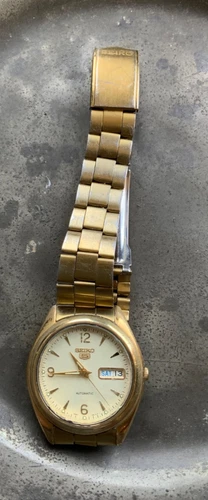 Vintage Seiko 5 7s26-0060 watch working.