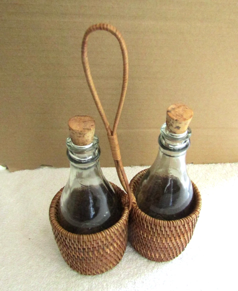 TABLEWARE OIL AND VINEGAR CRUET GLASS BOTTLE SET IN WOVEN BASKET 7" BOTTLES
Opens in a new window or