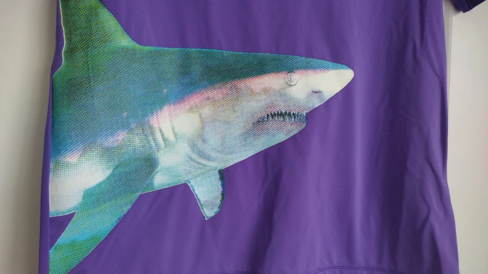 Camisa de natación de manga corta Lands' End para niños púrpura con tiburón talla grande 14-16 usada en excelente estado Foto 4 de 4