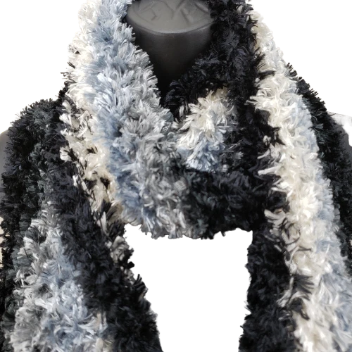 Croft & Barrow Mujer Bufanda Estilo Boa Flecos Suave Negro Plata Crema 8/64" Foto 3 de 4