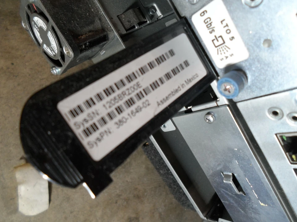 Oracle SUN SL24 2U ONE LTO4 SAS HH Library 380-1643 SL24-1L4H-SAS-Z 380-1601 - Image 3 of 4