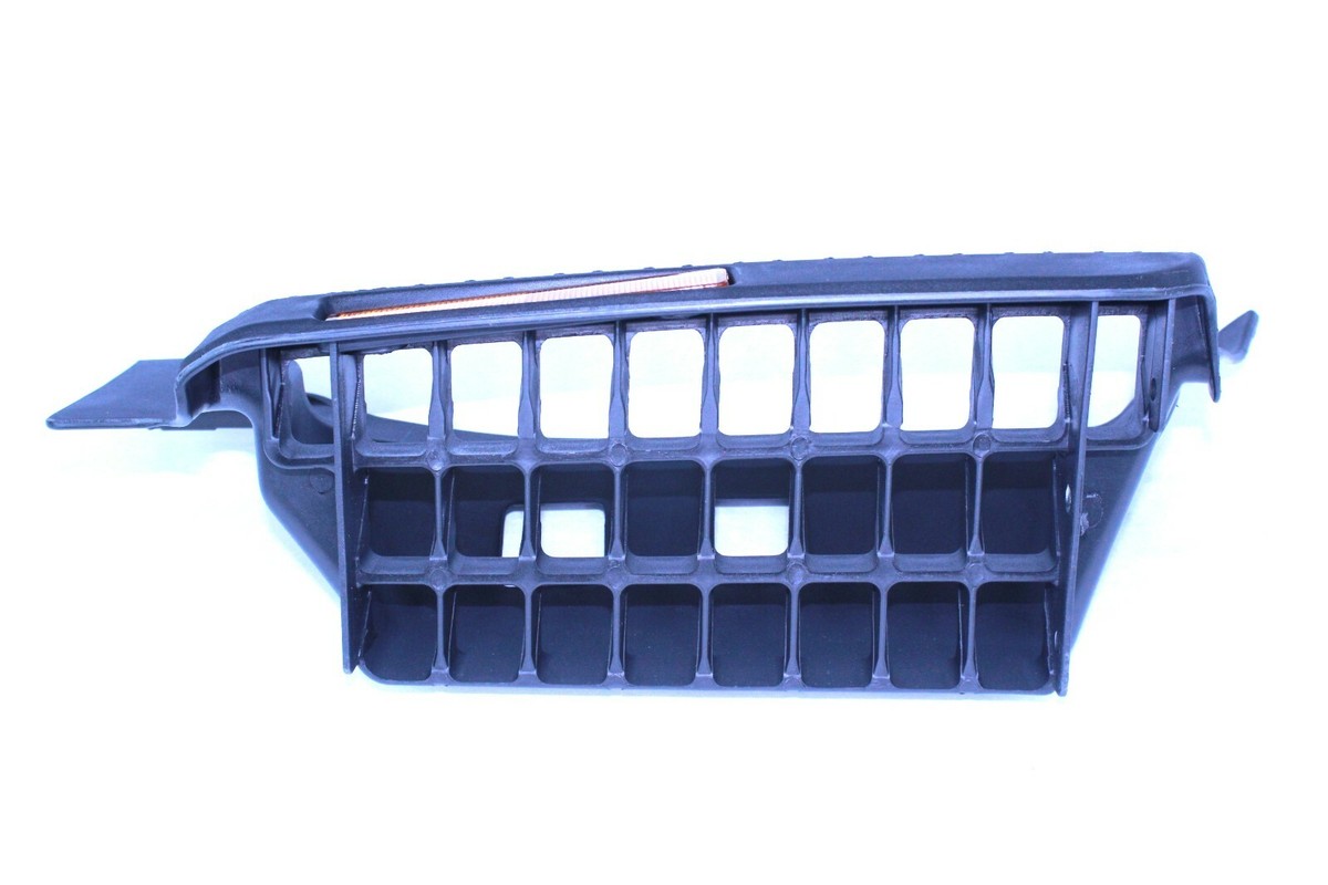 Driver Side Plate Step Reflector For ISUZU NPR, NPR-HD, NQR, NRR Trucks (2008-2023) – Left Hand Replacement