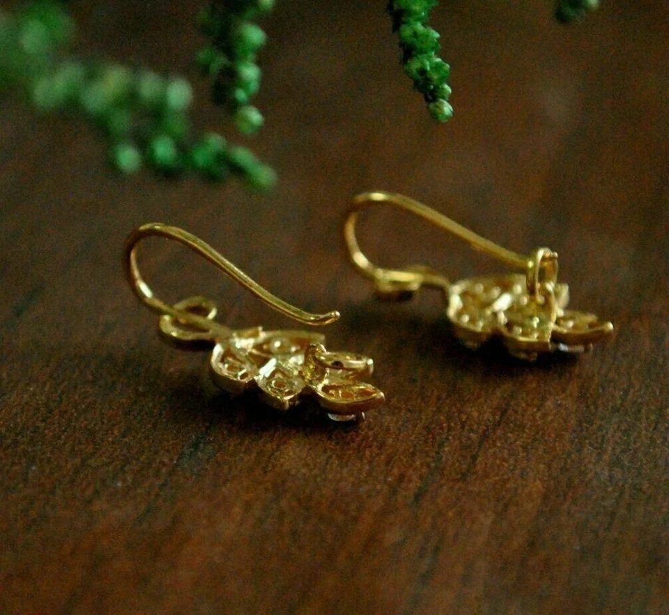 Encantador pendiente colgante/gota chapado en oro amarillo de 14 k diamante simulado redondo de 3 quilates Foto 2 de 4