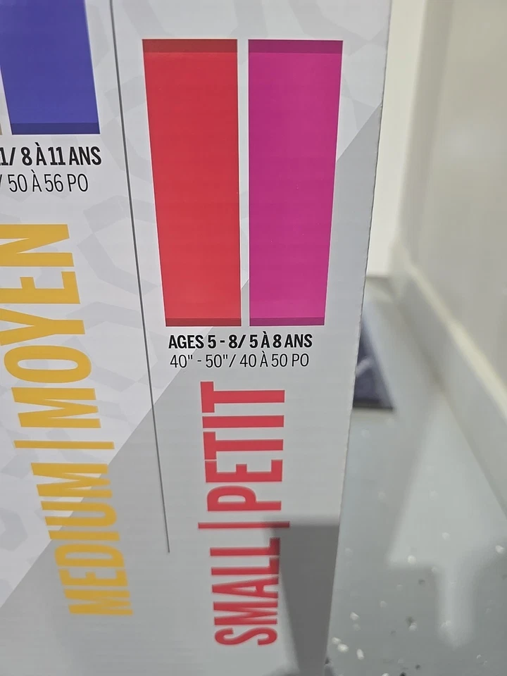 New Wilson Small Junior Set (Driver Iron Wedge Putter and Bag Set) - Image 2 of 2