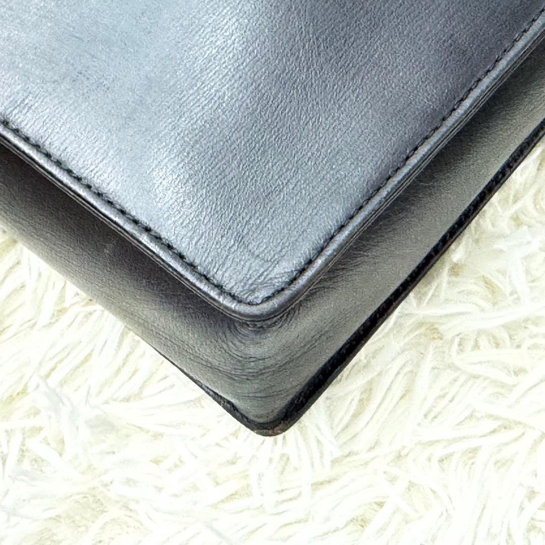 Valentino Garavani Bicolor Leather Shoulder Bag Gold Hardware Vintage Japan thumbnail 12