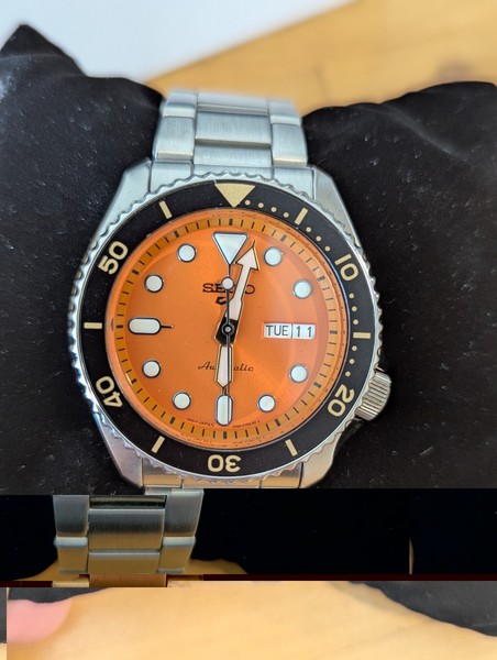 Seiko 5 Sports SPRD59 Automático con esfera naranja y bisel de buceo 4