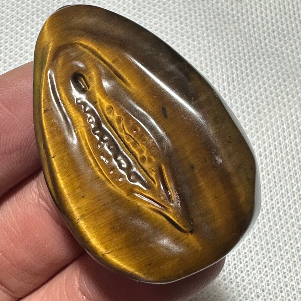 natural-tiger-eye-carved-vagina-quartz-skull-crystal-specimen-reiki